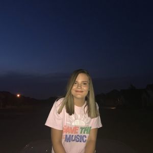 Meet your Posher, Chloe